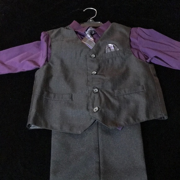 Boys four piece suit - Picture 1 of 4